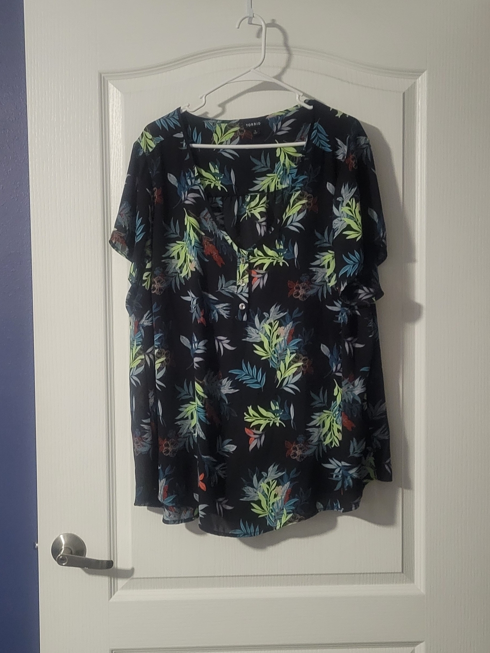 torrid Black Tropical Leaf Print Blouse